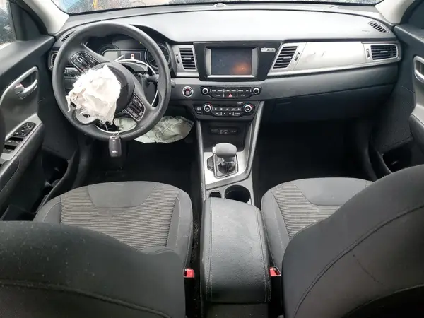 KNDCB3LC3K5301446 2019 KIA NIRO - Image 8