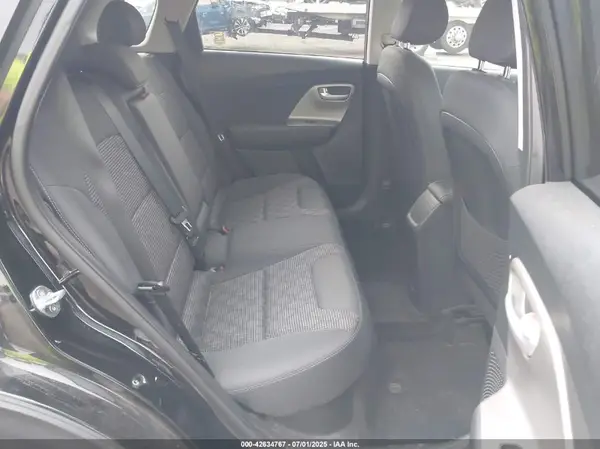 KNDCB3LC3K5303181 2019 KIA NIRO - Image 8