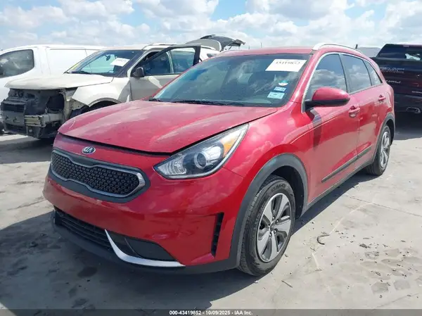 KNDCB3LC3K5311751 2019 KIA NIRO - Image 2