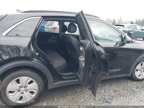KNDCB3LC3K5331417 2019 KIA NIRO - Image 8