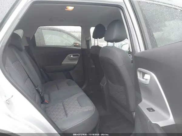 KNDCB3LC3L5393658 2020 KIA NIRO - Image 8