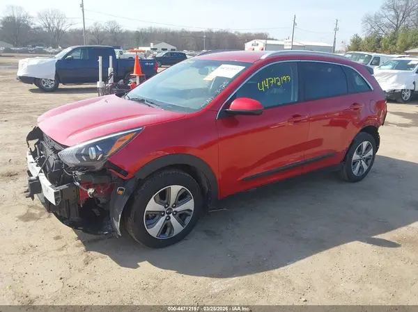 KNDCB3LC3M5463564 2021 KIA NIRO - Image 2