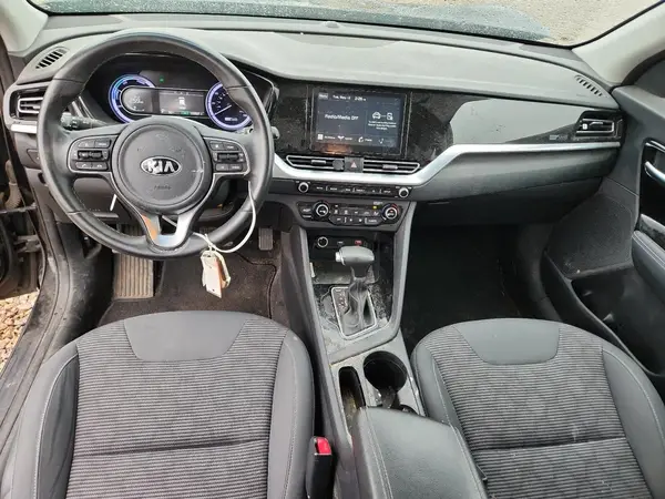 KNDCB3LC3M5476072 2021 KIA NIRO - Image 8
