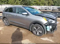 KNDCB3LC3N5502946 2022 KIA NIRO