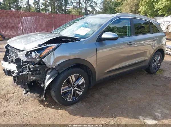 KNDCB3LC3N5502946 2022 KIA NIRO - Image 2