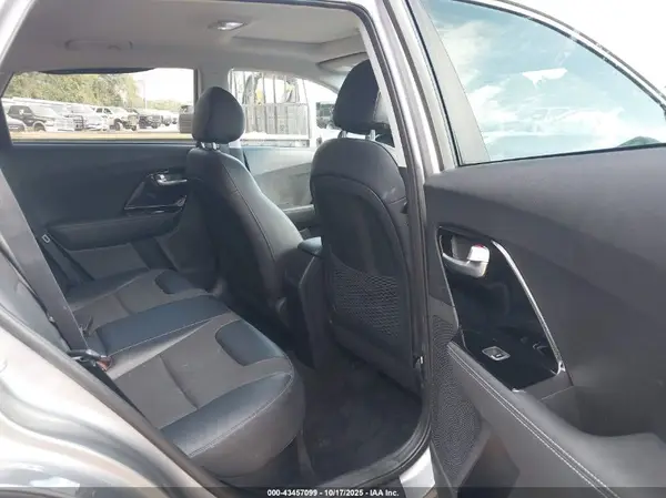 KNDCB3LC3N5502946 2022 KIA NIRO - Image 8
