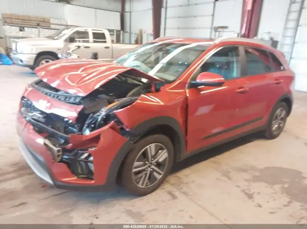 KNDCB3LC3N5504440 2022 KIA NIRO - Image 2