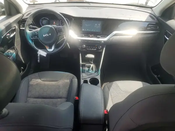 KNDCB3LC3N5509864 2022 KIA NIRO - Image 8