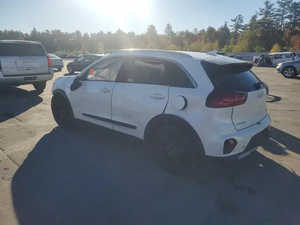 KNDCB3LC3N5510545 2022 KIA NIRO - Image 2