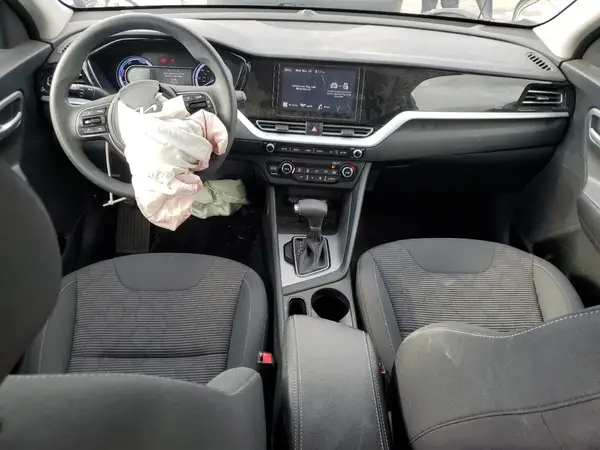 KNDCB3LC3N5511033 2022 KIA NIRO - Image 8