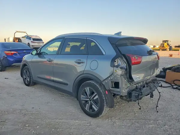 KNDCB3LC3N5512196 2022 KIA NIRO - Image 2