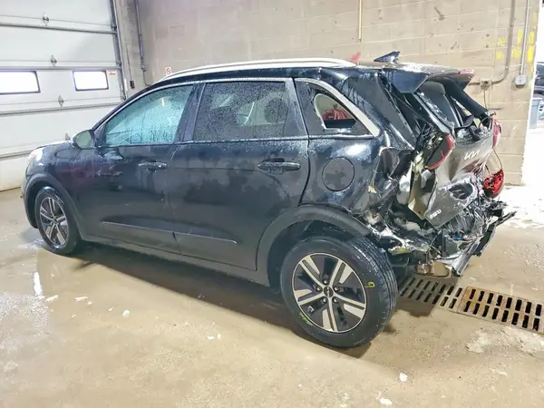 KNDCB3LC3N5512831 2022 KIA NIRO - Image 2