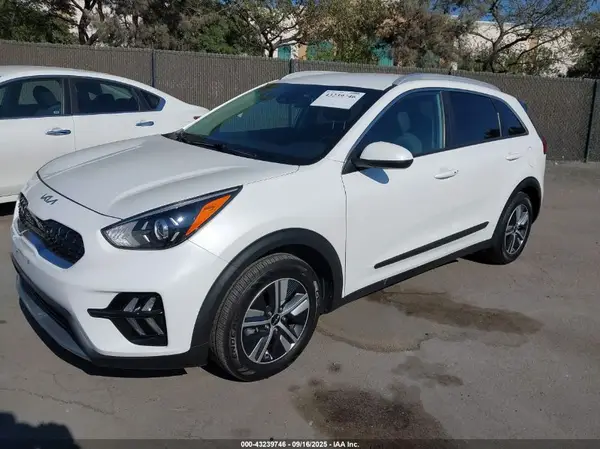 KNDCB3LC3N5524218 2022 KIA NIRO - Image 2