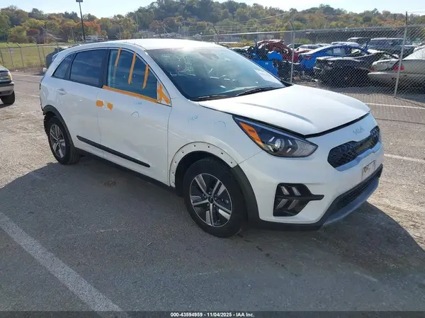 KNDCB3LC3N5533193 2022 KIA NIRO - Image 1