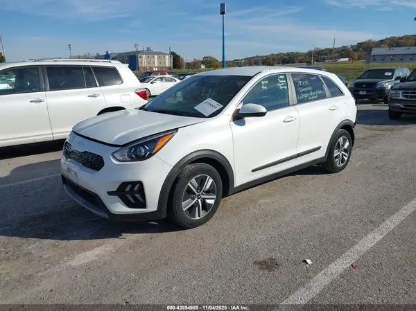 KNDCB3LC3N5533193 2022 KIA NIRO - Image 2