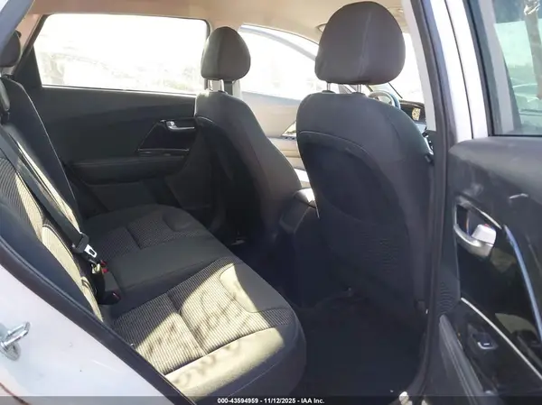 KNDCB3LC3N5533193 2022 KIA NIRO - Image 8