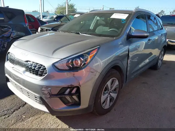 KNDCB3LC3N5541455 2022 KIA NIRO - Image 2