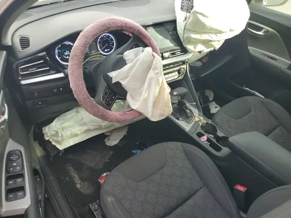 KNDCB3LC3N5546977 2022 KIA NIRO - Image 8