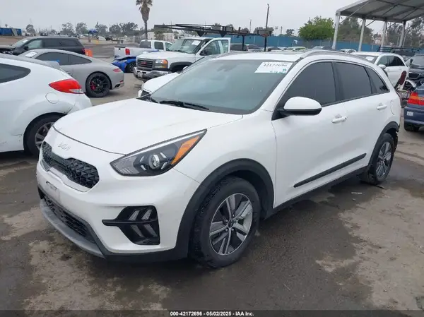 KNDCB3LC3N5547028 2022 KIA NIRO - Image 2