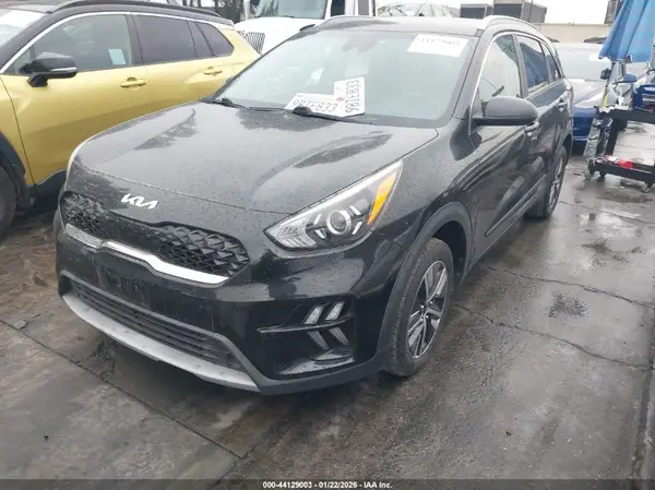 KNDCB3LC3N5548440 2022 KIA NIRO - Image 2