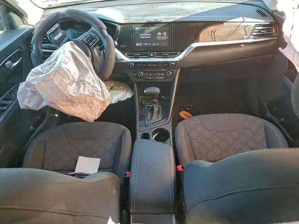 KNDCB3LC3N5548731 2022 KIA NIRO - Image 8