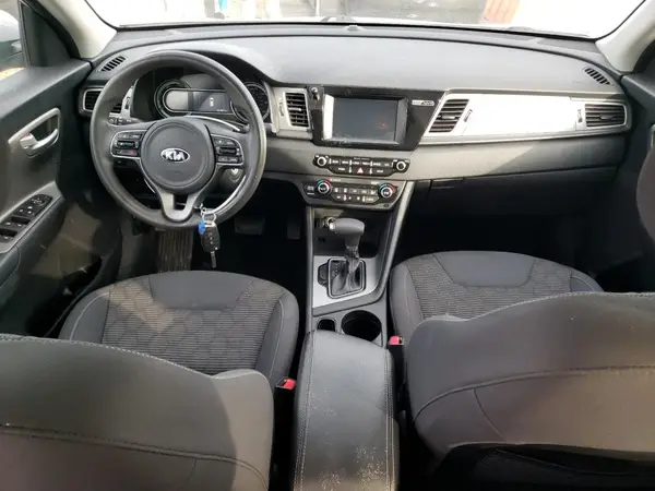 KNDCB3LC4H5036707 2017 KIA NIRO - Image 8