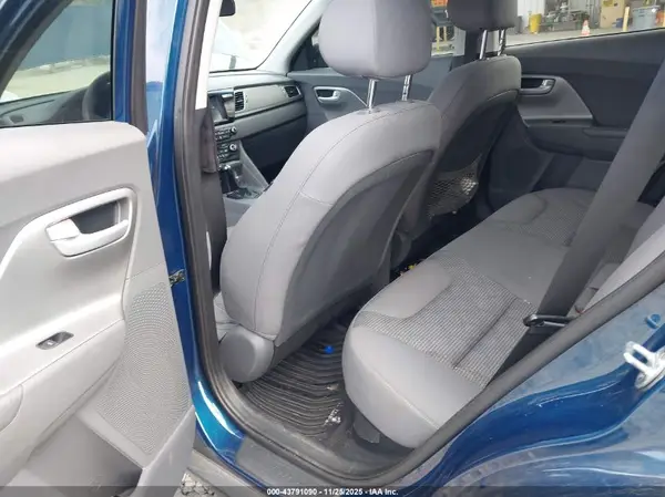 KNDCB3LC4H5039199 2017 KIA NIRO - Image 8