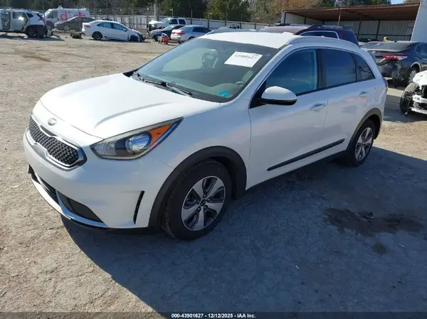 KNDCB3LC4H5042278 2017 KIA NIRO - Image 2
