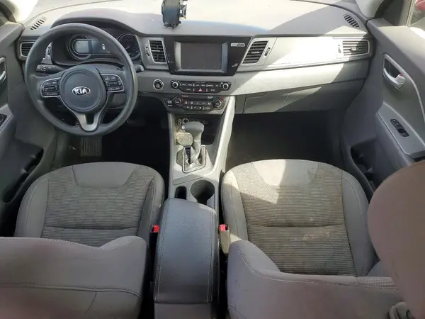 KNDCB3LC4H5055791 2017 KIA NIRO - Image 8