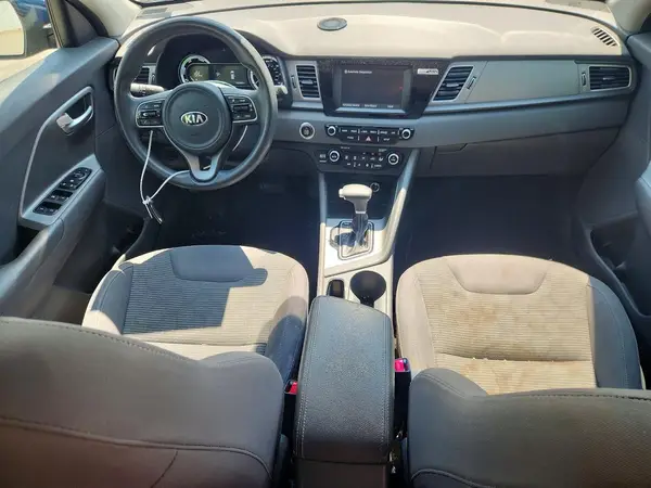 KNDCB3LC4H5056004 2017 KIA NIRO - Image 8