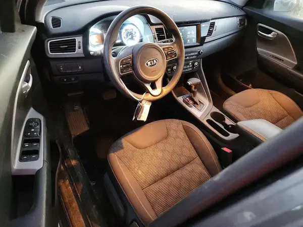KNDCB3LC4H5059811 2017 KIA NIRO - Image 8