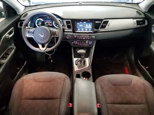 KNDCB3LC4H5062644 2017 KIA NIRO - Image 8