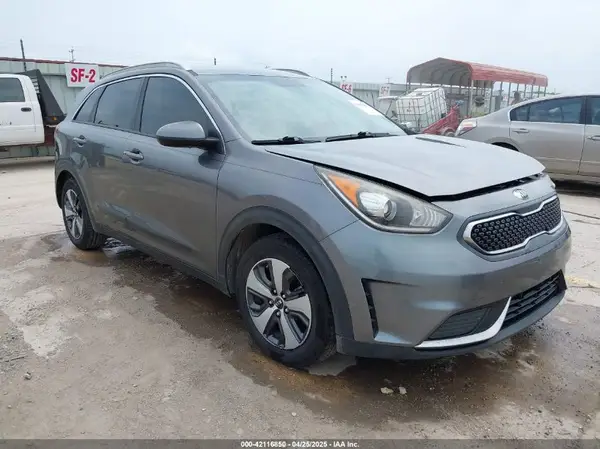 KNDCB3LC4H5062658 2017 KIA NIRO - Image 1