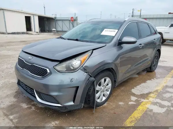 KNDCB3LC4H5062658 2017 KIA NIRO - Image 2