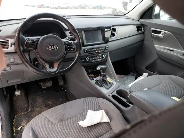 KNDCB3LC4H5074065 2017 KIA NIRO - Image 8