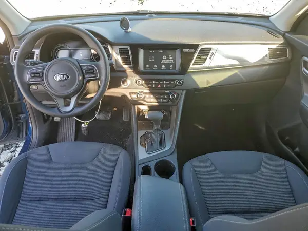 KNDCB3LC4H5074387 2017 KIA NIRO - Image 8