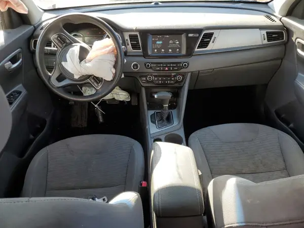 KNDCB3LC4H5101281 2017 KIA NIRO - Image 8