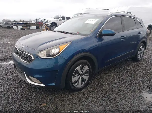 KNDCB3LC4H5104195 2017 KIA NIRO - Image 2