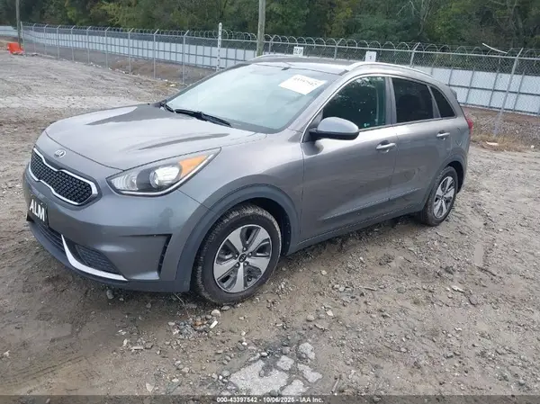 KNDCB3LC4J5119592 2018 KIA NIRO - Image 2