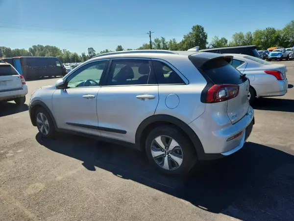 KNDCB3LC4J5132665 2018 KIA NIRO - Image 2