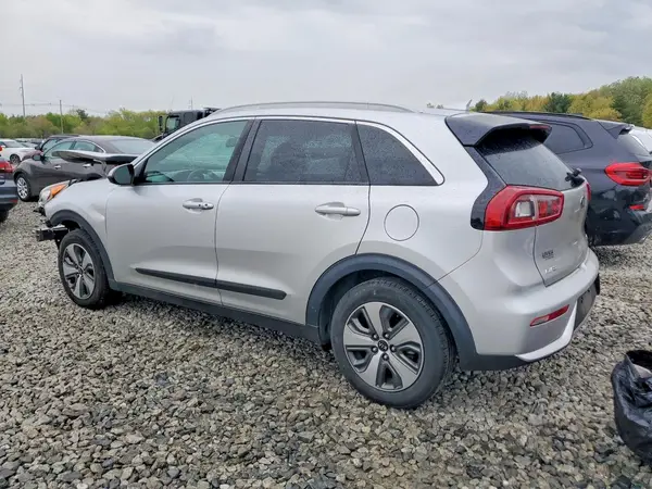 KNDCB3LC4J5161874 2018 KIA NIRO - Image 2
