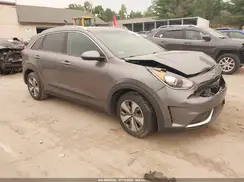 KNDCB3LC4J5170137 2018 KIA NIRO