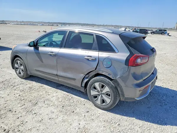 KNDCB3LC4J5178657 2018 KIA NIRO - Image 2