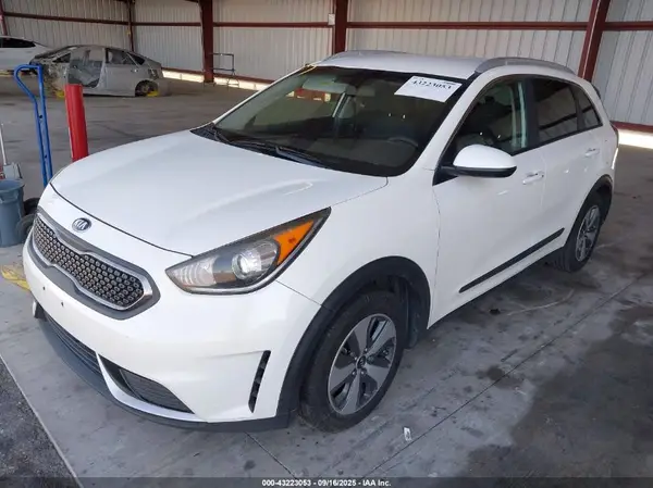KNDCB3LC4J5203539 2018 KIA NIRO - Image 2