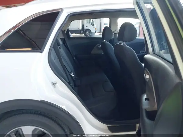 KNDCB3LC4J5203539 2018 KIA NIRO - Image 8