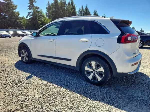 KNDCB3LC4J5204545 2018 KIA NIRO - Image 2