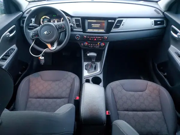 KNDCB3LC4J5207042 2018 KIA NIRO - Image 8