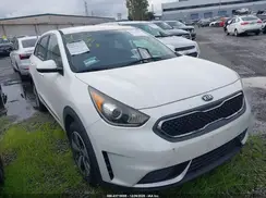 KNDCB3LC4J5210118 2018 KIA NIRO