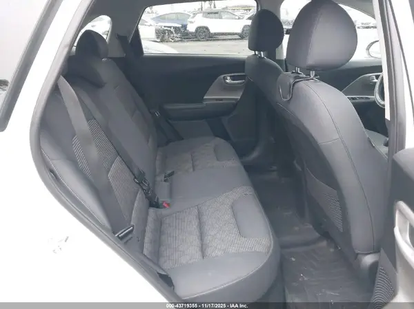 KNDCB3LC4J5210118 2018 KIA NIRO - Image 8