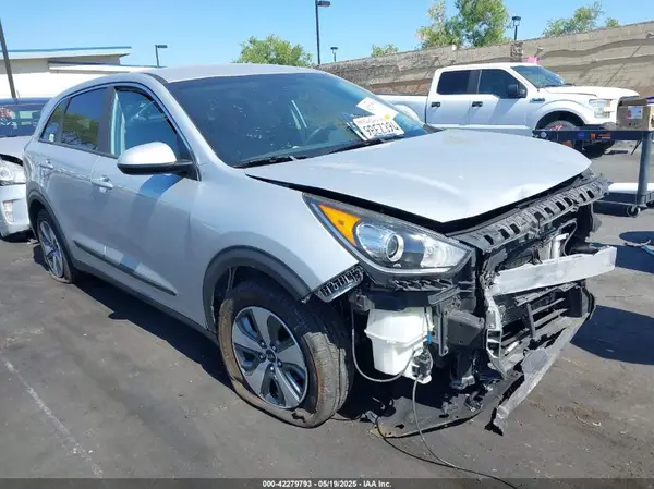 KNDCB3LC4J5210135 2018 KIA NIRO - Image 1